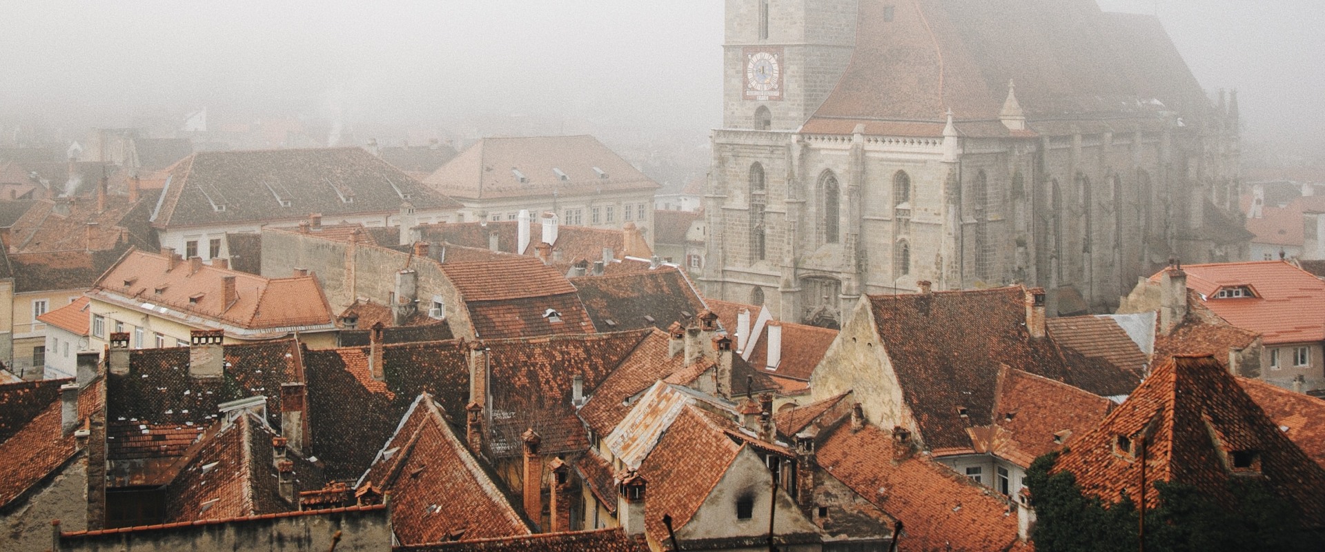 Booking in Advance for Cheaper Flights to Transylvania: Tips and Tricks